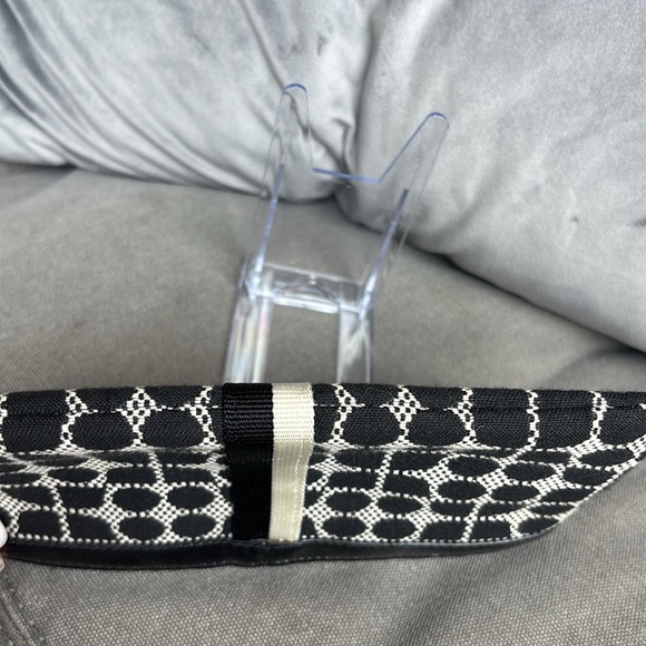 KATE SPADE CLASSIC NOEL CHRISSY WRISTLET - Picture 9 of 9
